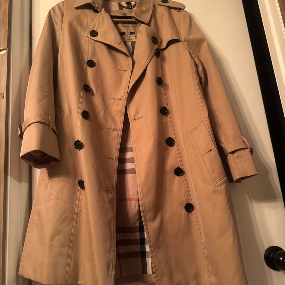 Burberry Sandringham Women’s Tan Trench Coat US8